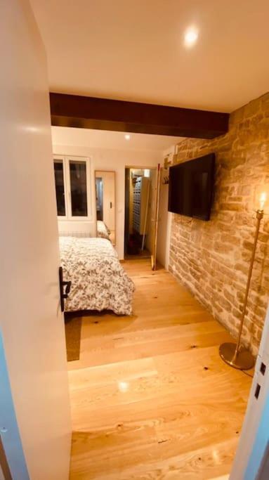 Studio Renove Avec Patio, Coeur Du Centre Ville Besançon Buitenkant foto