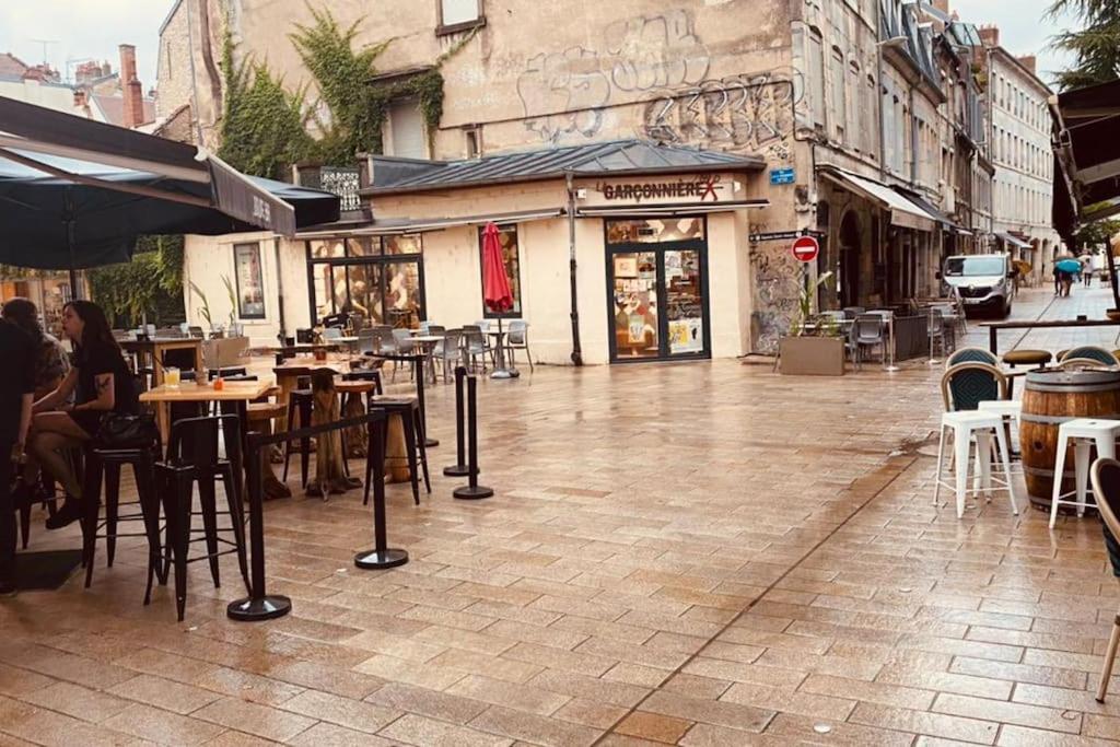 Studio Renove Avec Patio, Coeur Du Centre Ville Besançon Buitenkant foto